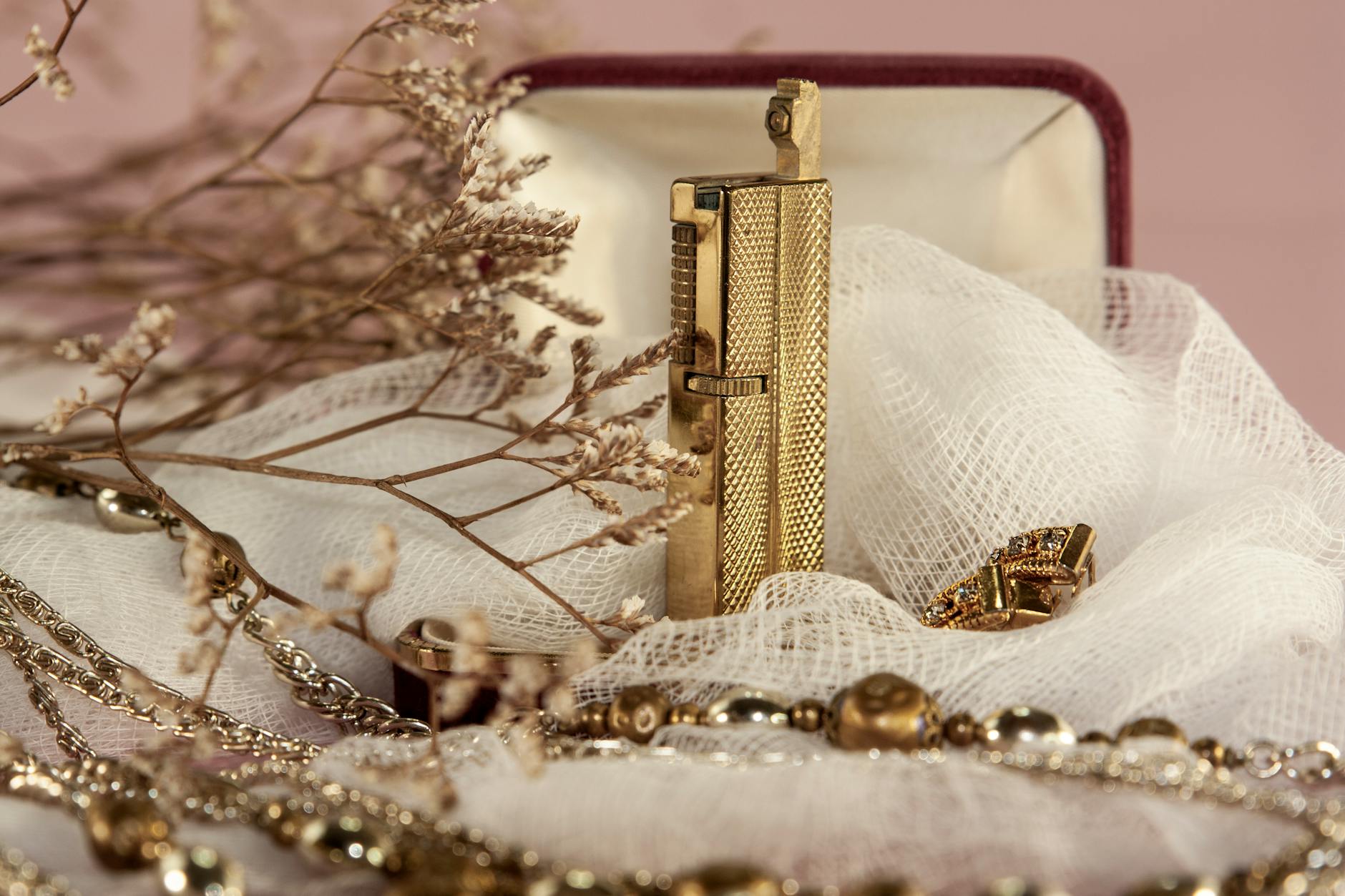 Antique Jewellery Buying Guide: Authentic Vintage Identification