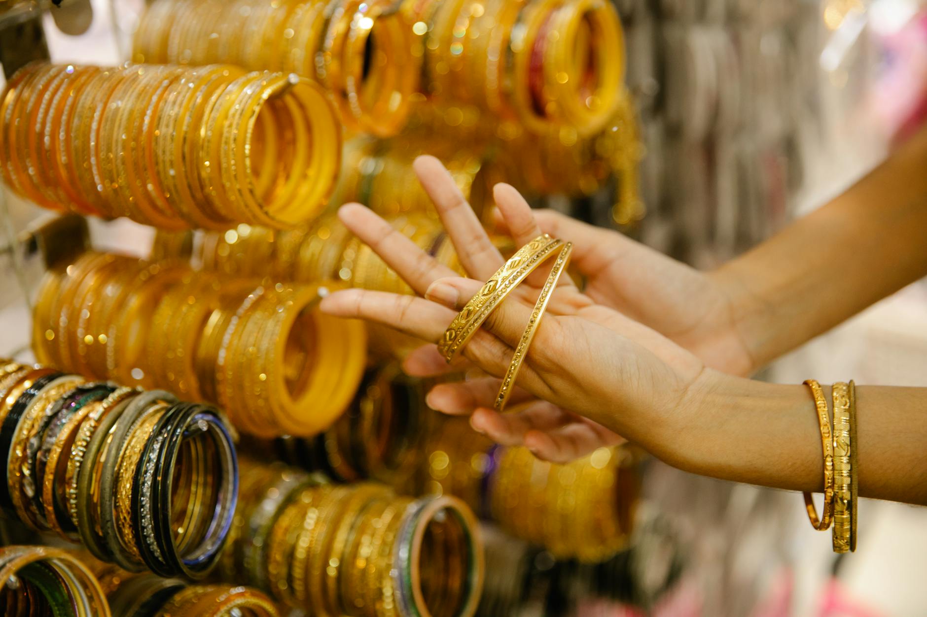 BIS Hallmark Explained — What 916, 750, 585 and 375 Mean on Your Gold