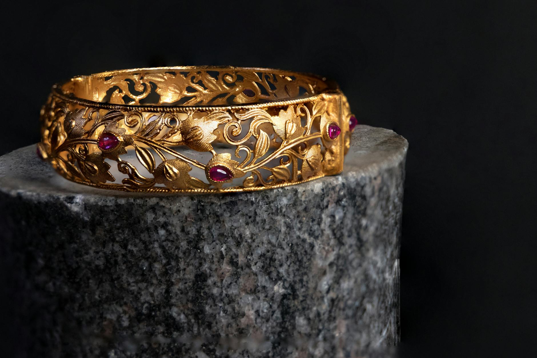 Coloured Gemstones in Indian Jewellery: Ruby, Emerald, Sapphire and More