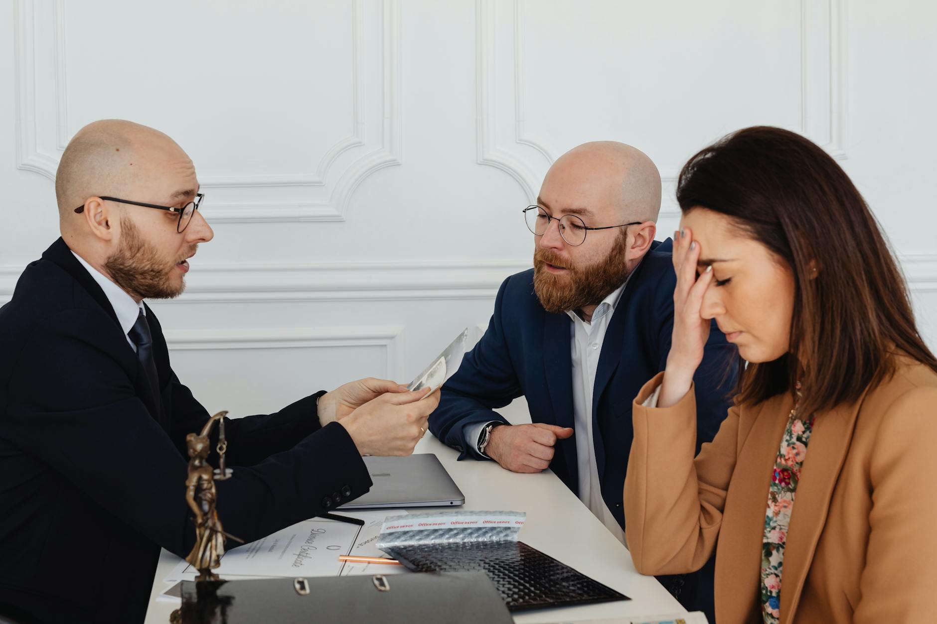 Customer Dispute Resolution for Jewelers: Prevention, Mediation, and Legal Guide (2026)