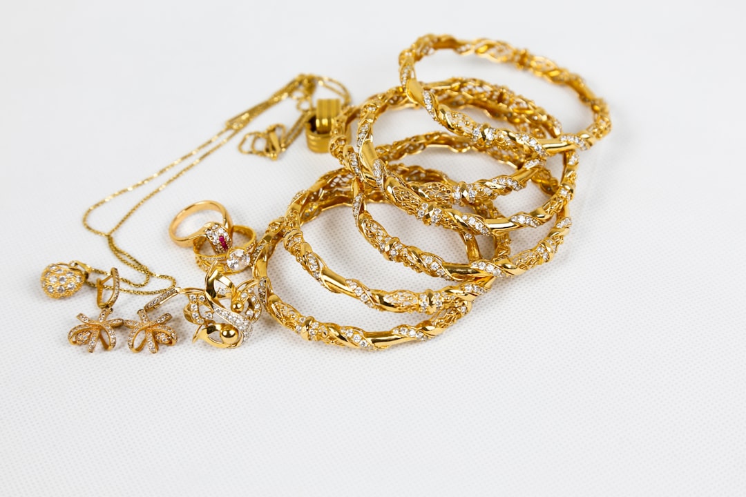Gold Jewelry for Young Professionals: Smart Buying Guide for Your 20s and 30s (2026)