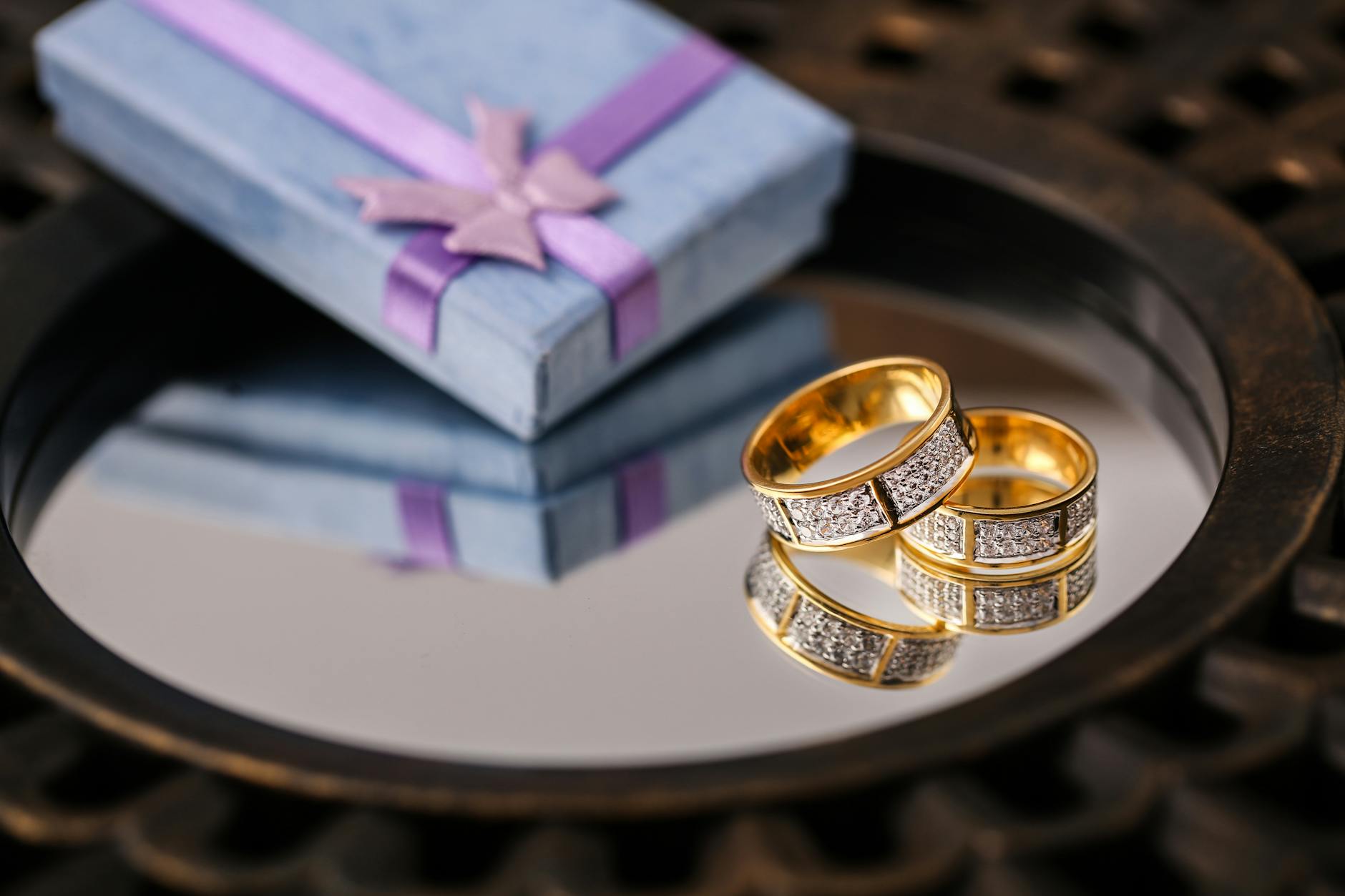 Gold Jewelry Gifting Etiquette: Complete Guide to Occasions, Amounts, and Customs