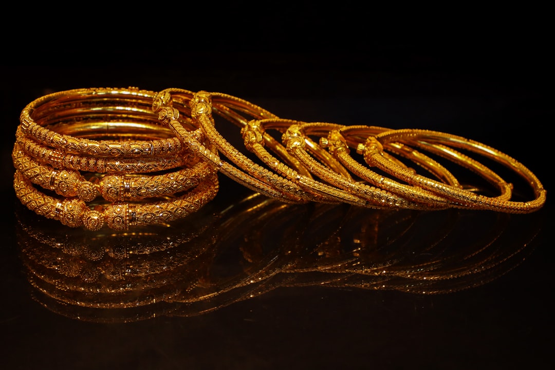 How to Remove Stuck Gold Bangles at Home: 6 Safe Methods