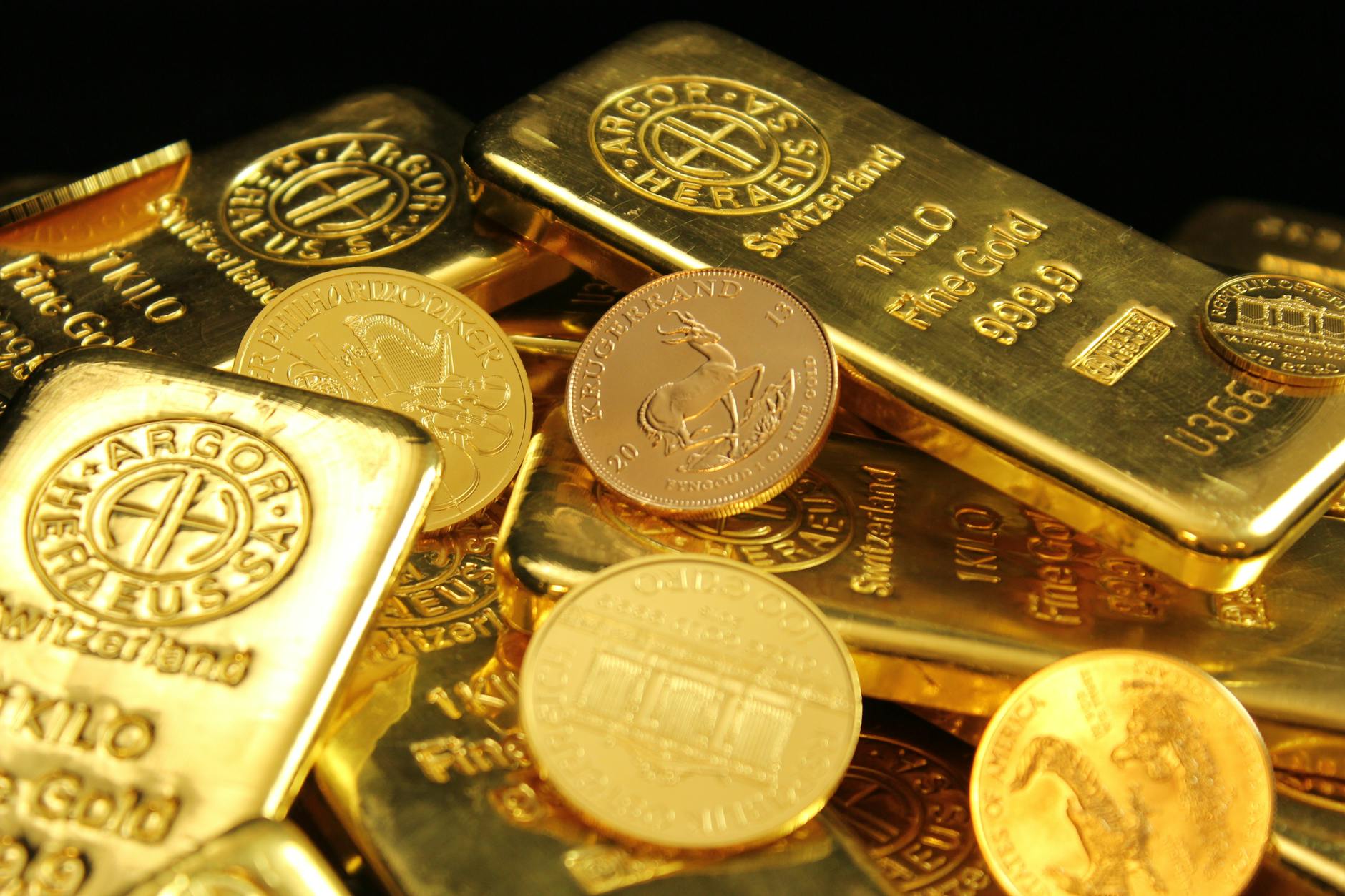 How to Invest ₹1 Lakh in Gold — Best Options for Indian Investors