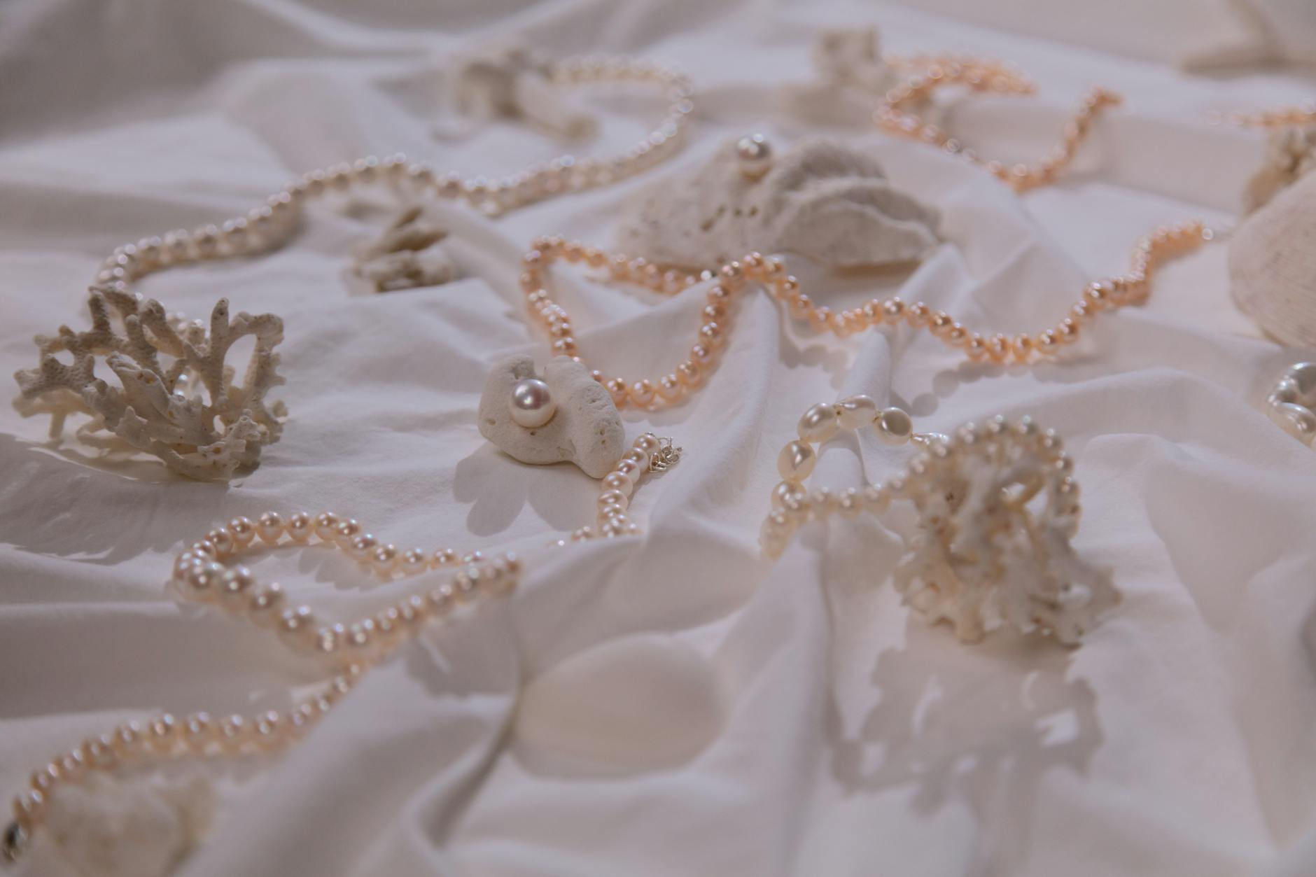 Pearl Jewellery Guide — Freshwater vs Saltwater vs Imitation