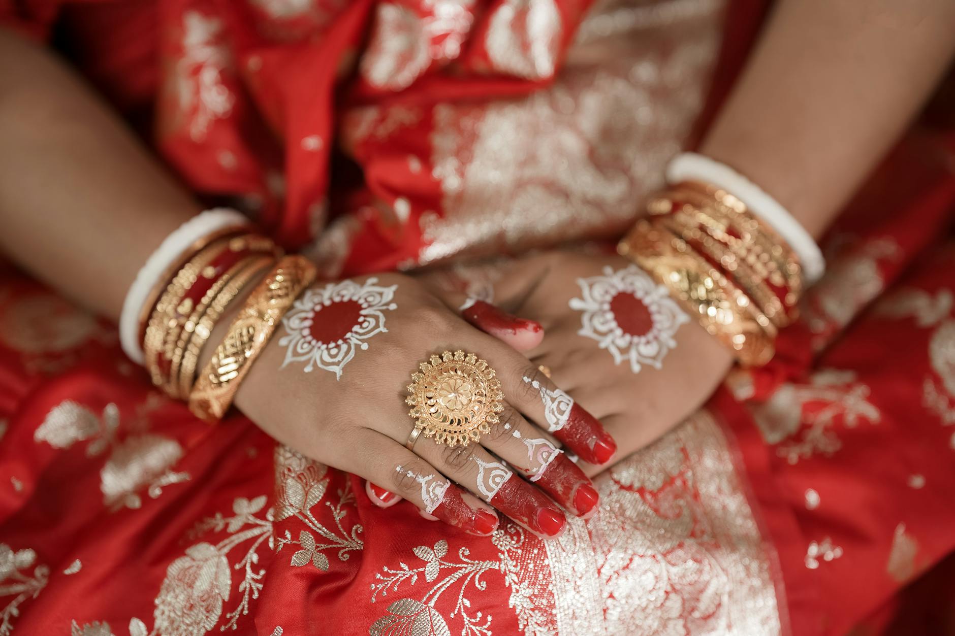 Shakha-Pola — The Bengali Bride's Bangles (Why Bengalis Don't Wear Mangalsutra)