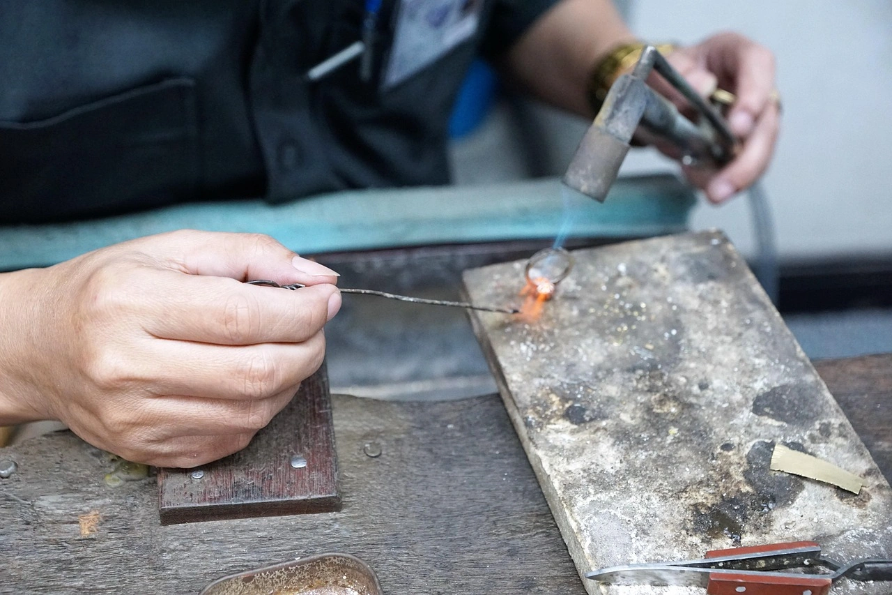 A K R Jewellers - Jeweller in Alur