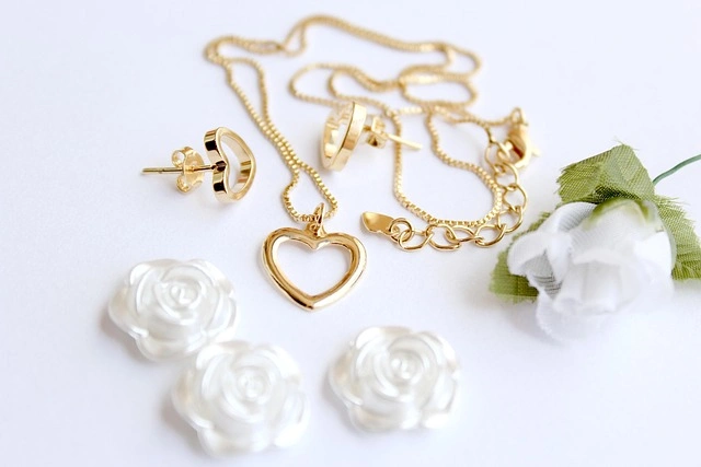 Aksara Luxe Gold & Diamonds Llp - Jeweller in Alur