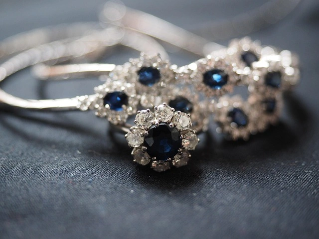 Advaita Jewels - Jeweller in Mat